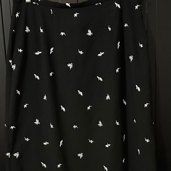 Coldwater Creek Midi Skirt 1X Black White Embroidered Floral Border Cottagecore - Picture 2 of 8
